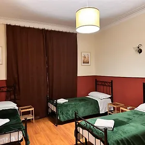 Pardis Hostal Roma